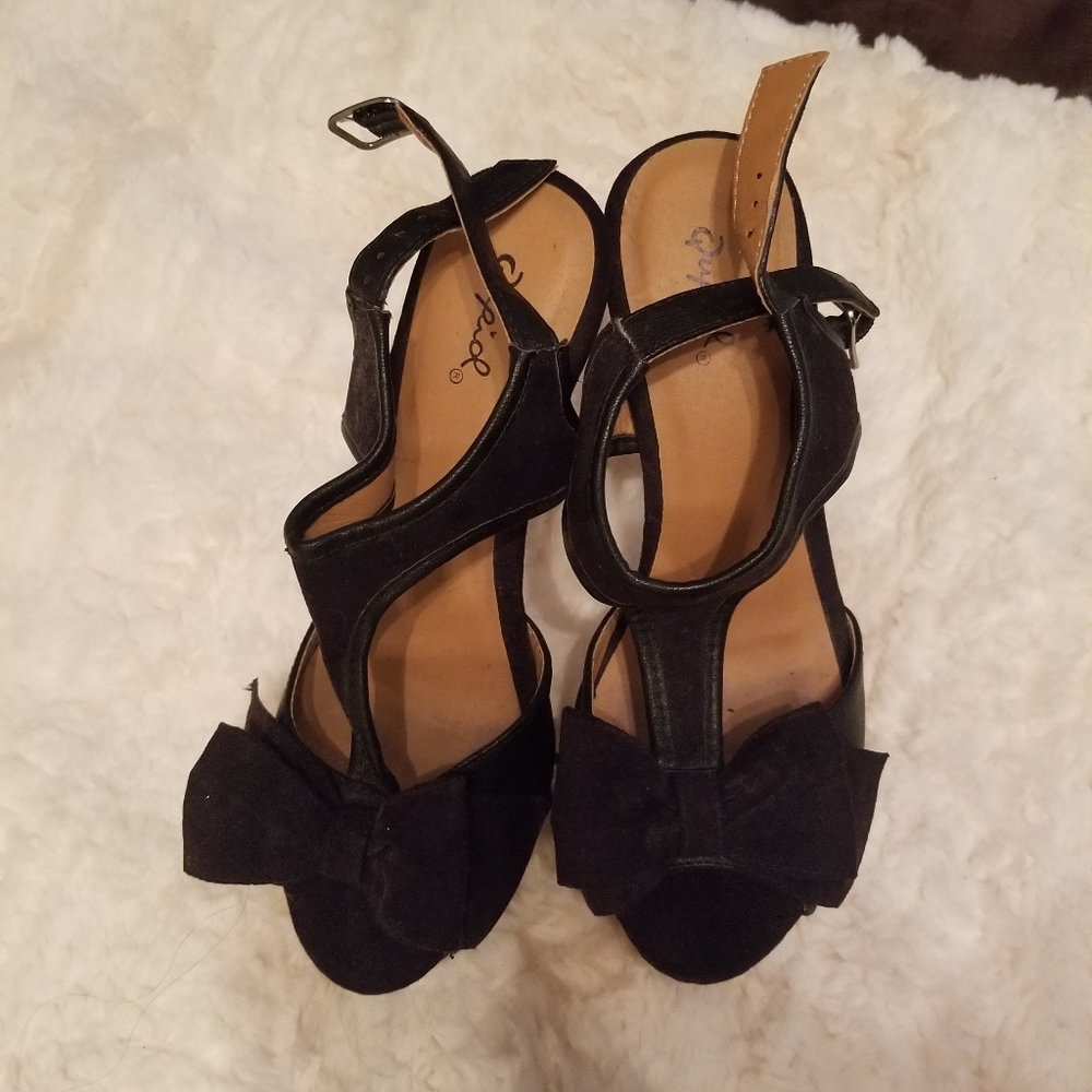 Shoes - Picture 2 of 4